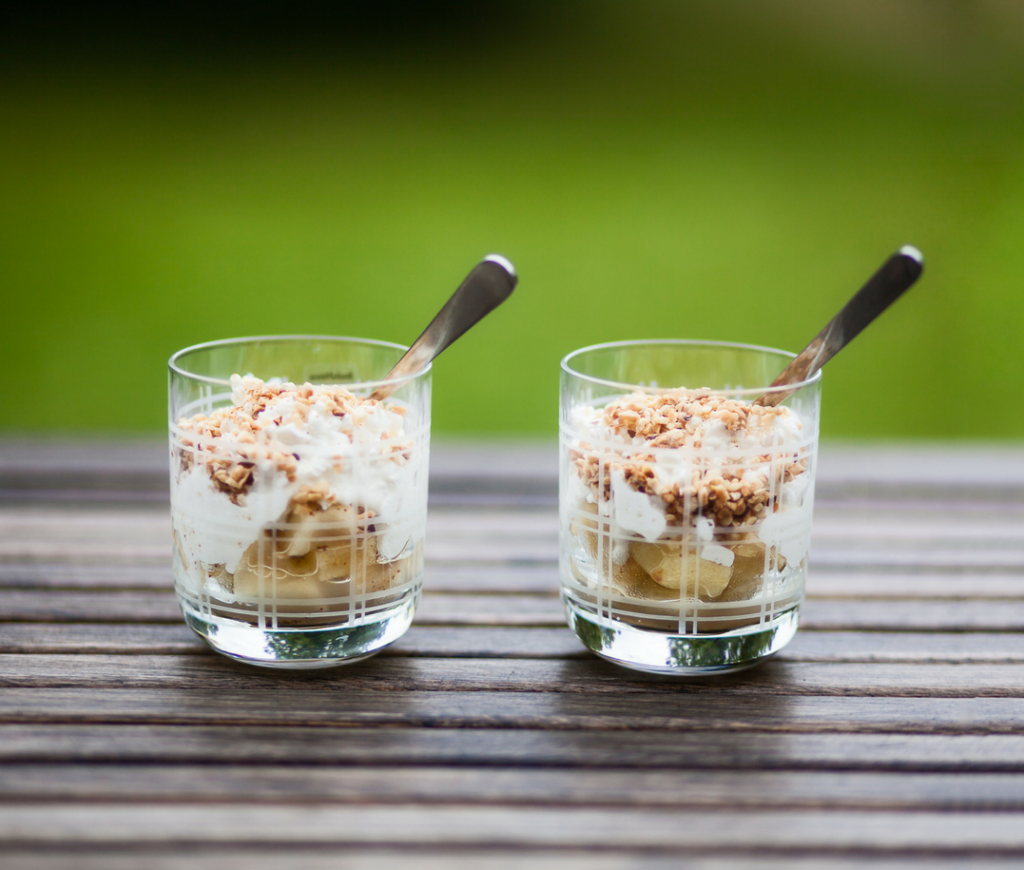 apple cinnamon yogurt parfait (dairy free)